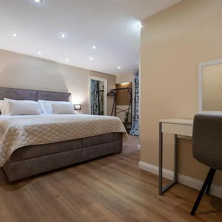 Star בית הארחה 4*